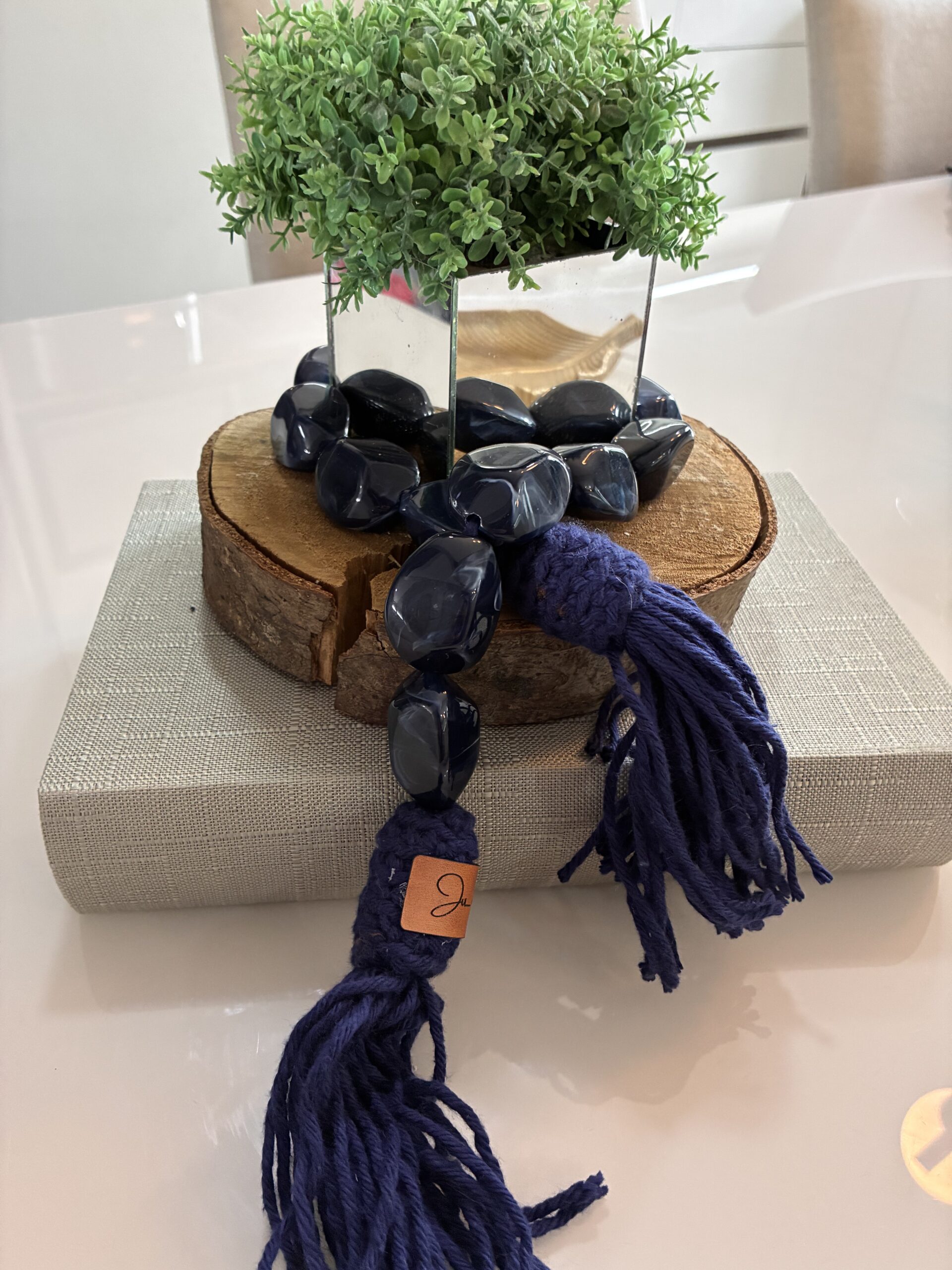 Colar de mesa artesanal com pedra grande azul