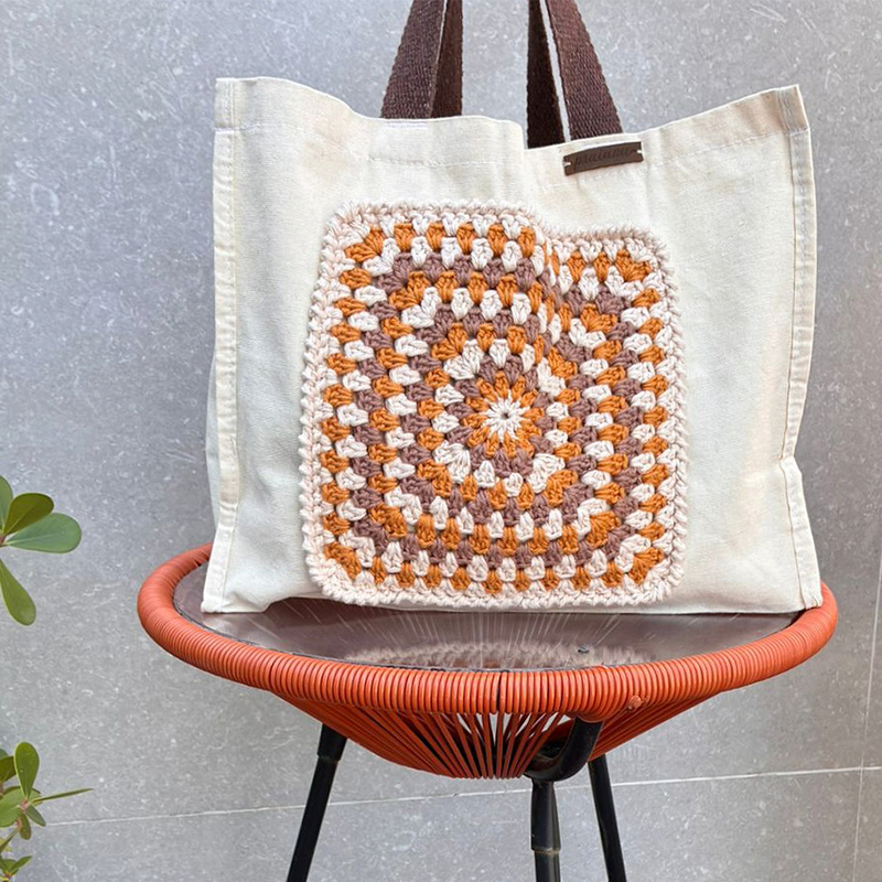 Bolsa Mosaico Terracota com painel de crochê terracota e cru
