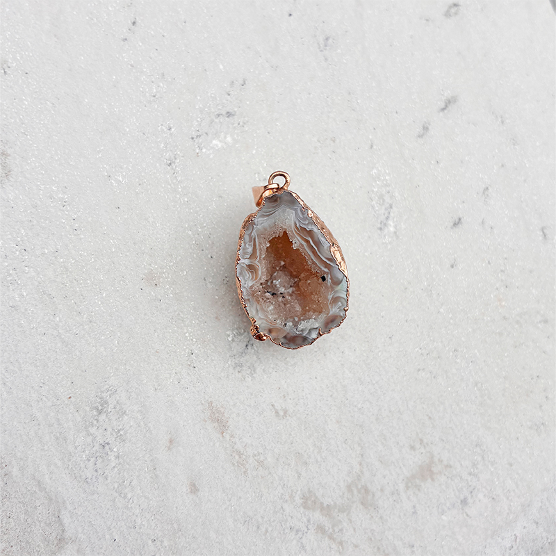 Pingente Gota de Areia com geodo de ágata natural
