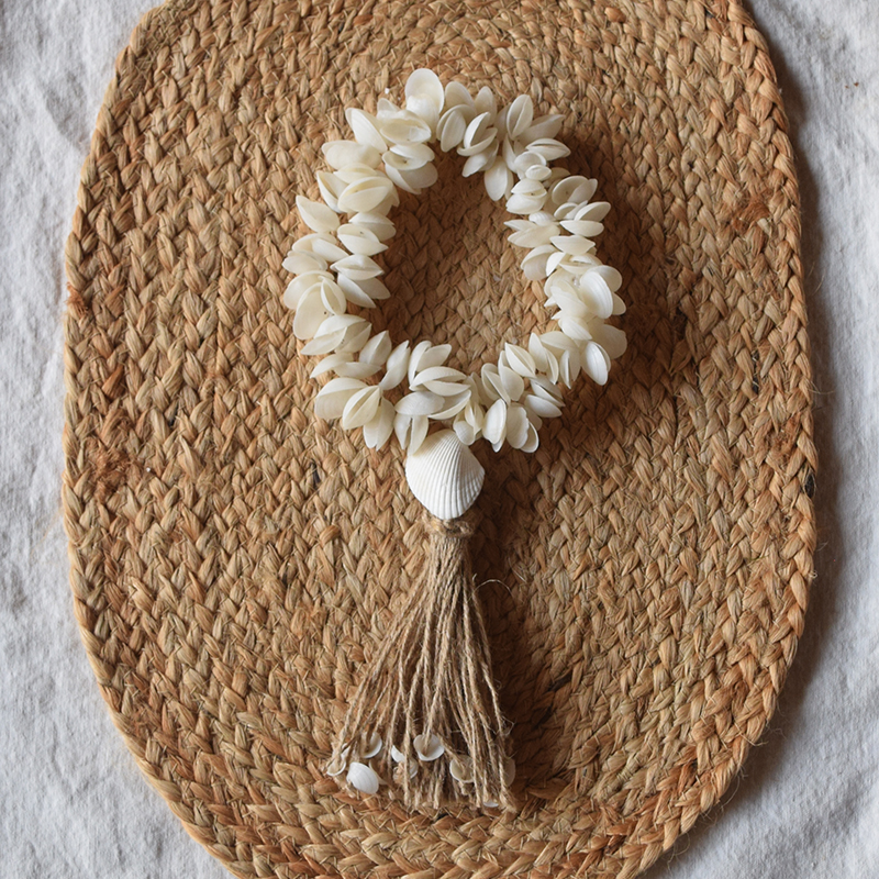 Colar de Mesa Rami com Conchas Pequenas