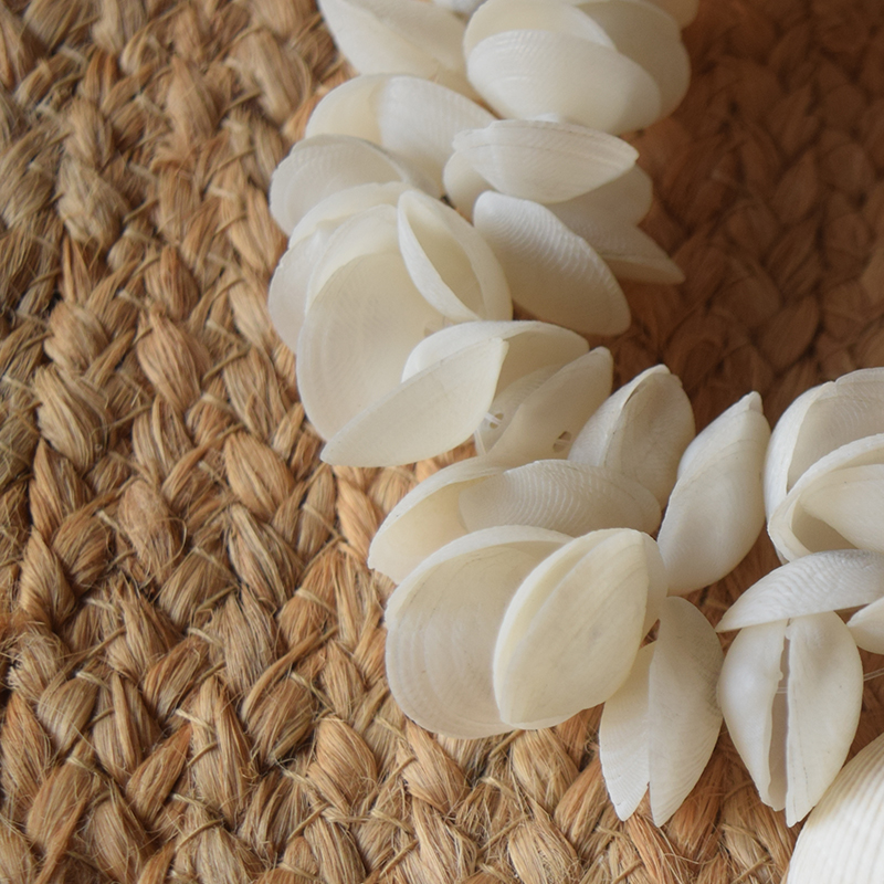 Colar de Mesa Rami com Conchas Pequenas artesanal — segunda imagem