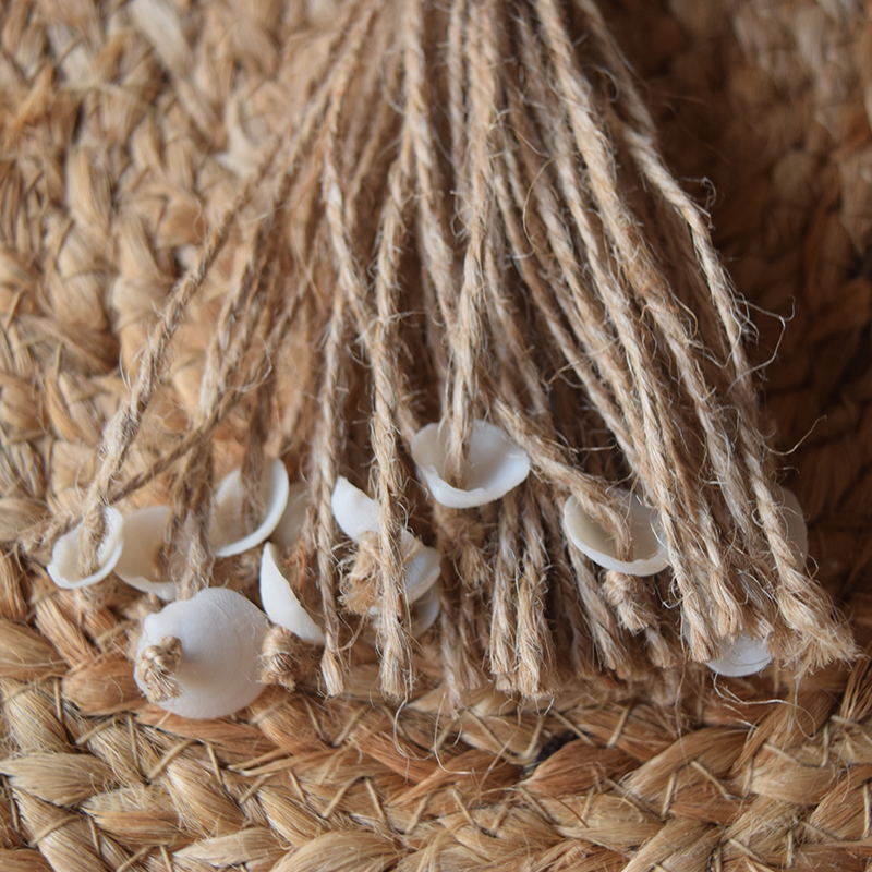 Colar de Mesa Rami com Conchas Pequenas artesanal — terceira imagem