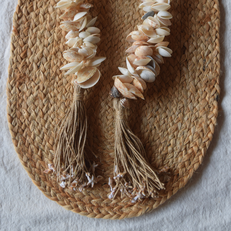 Colar de Mesa Rami com Conchas artesanal — segunda imagem