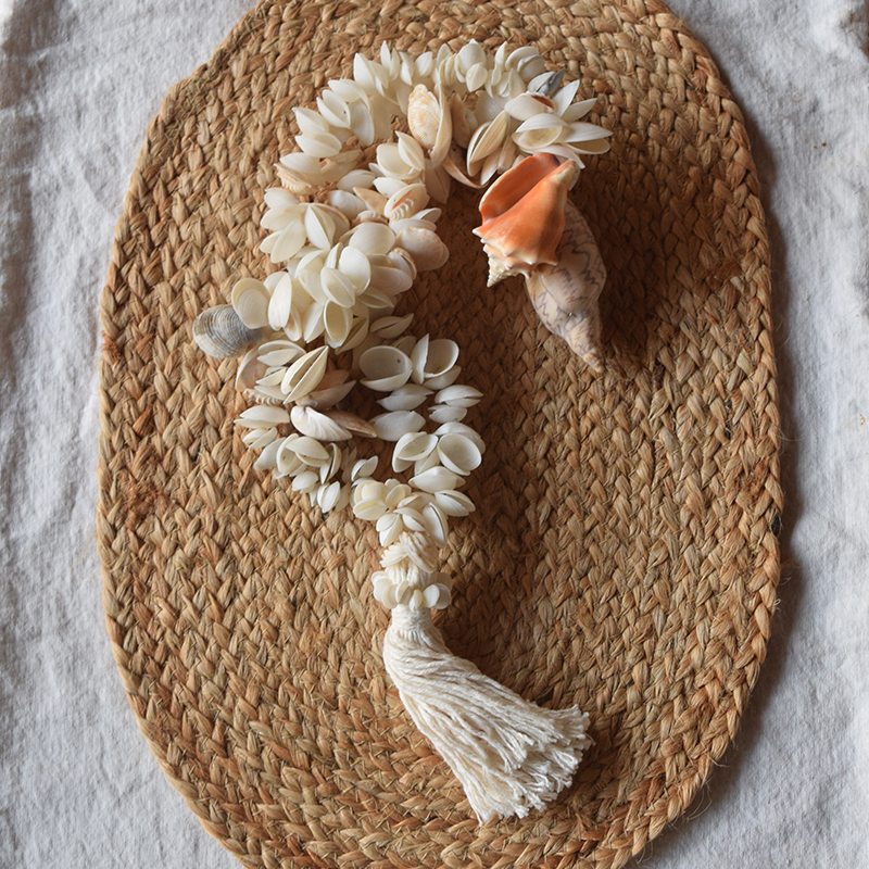 Colar de Mesa com Conchas Grandes