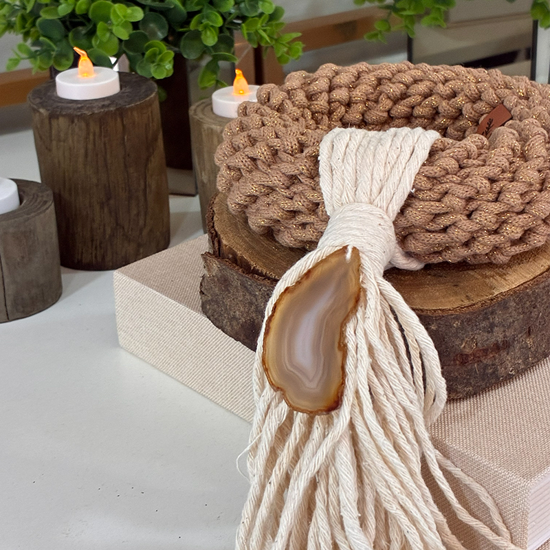 Colar de Mesa Circular Marrom com Pedra Bege e Fio Grosso artesanal — segunda imagem