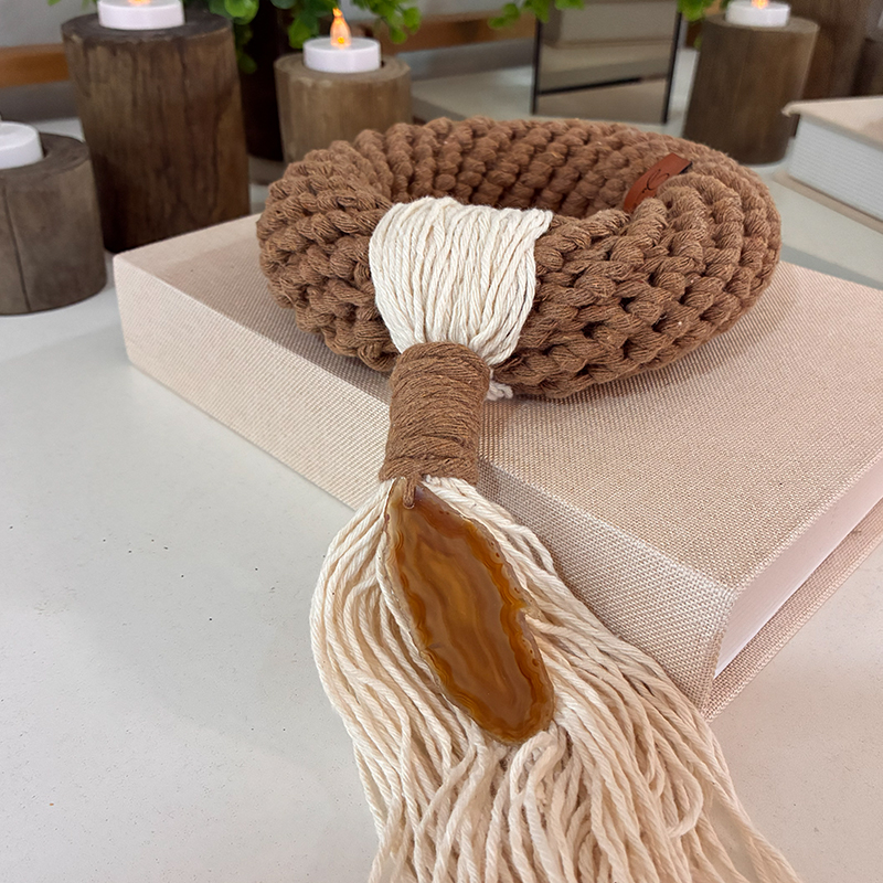 Colar de Mesa Circular Marrom com Pedra Bege