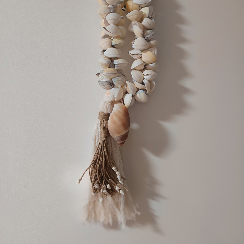Colar de mesa Tesouro da Maré com conchas naturais e tassels
